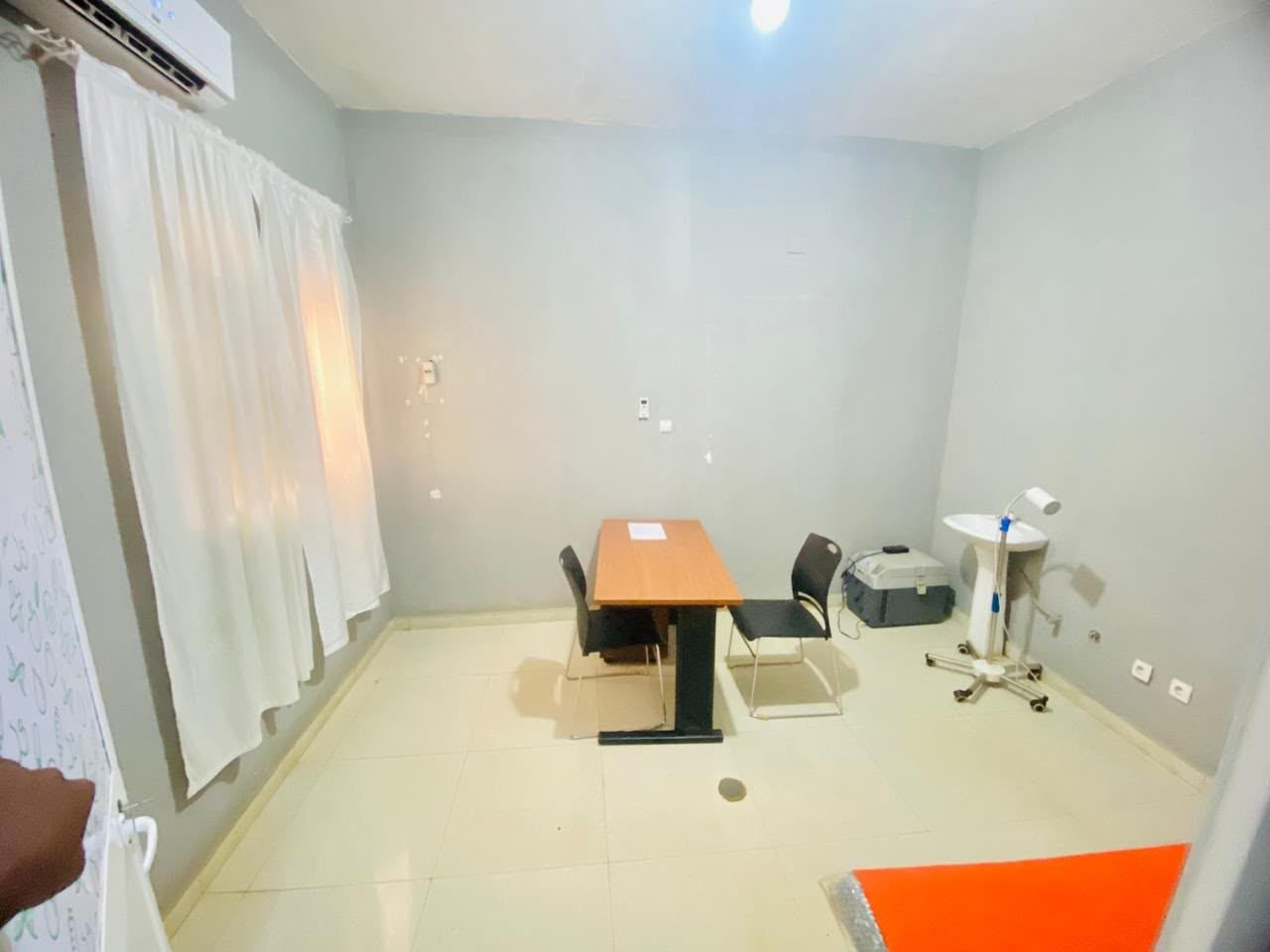 Centro Médico Infoprest — Cuanza Norte — Sala de consulta